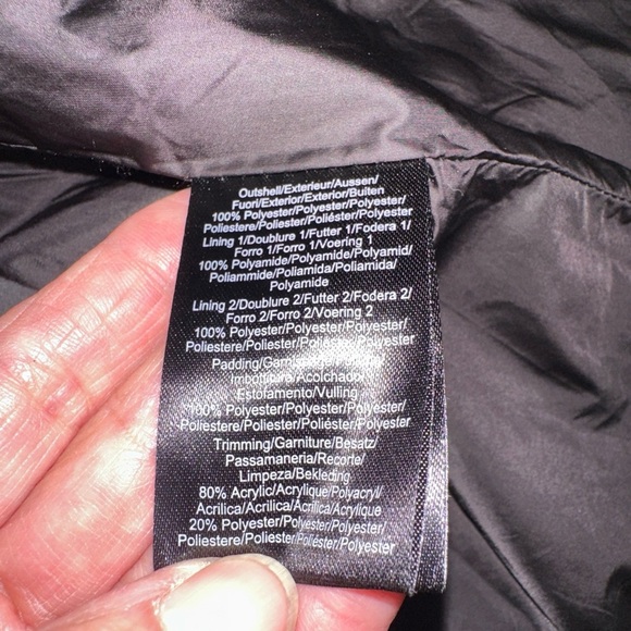 Black Ski & Snowboard Jacket with Insulation and Extreme Weather Resistance - Picture 10 of 14